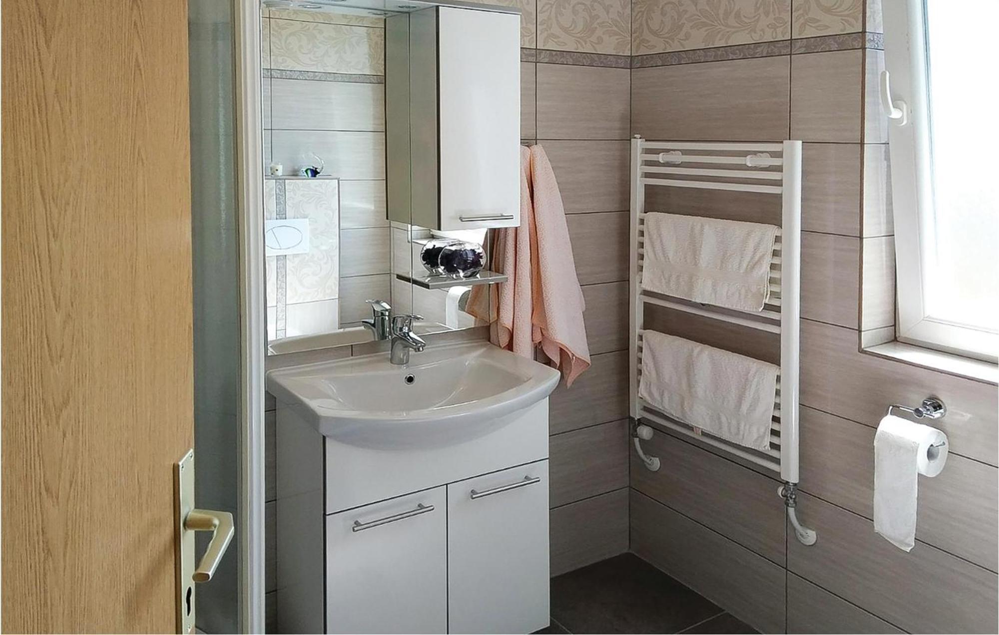 Gorgeous Apartment In Crikvenica With Kitchen Luaran gambar